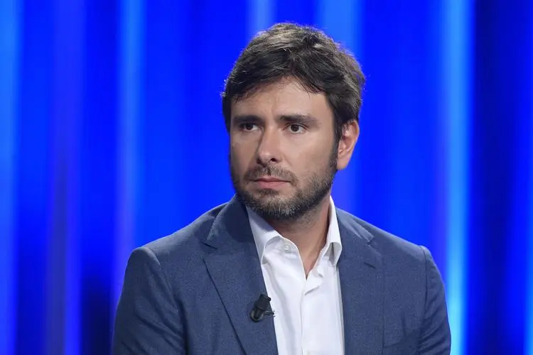 Di Battista, dramma a Cuba: ricoverato d’urgenza. L’Italia mobilita un volo sanitario